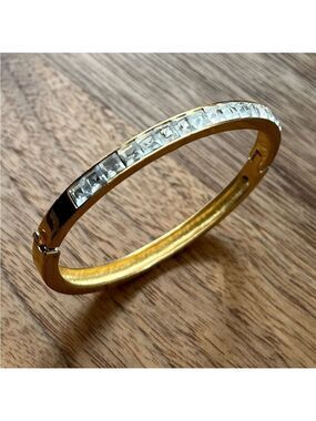 BRACELET Bangle Gold Tone Rhinestones Clasp Closure Event Occasion Bling Sparkly
